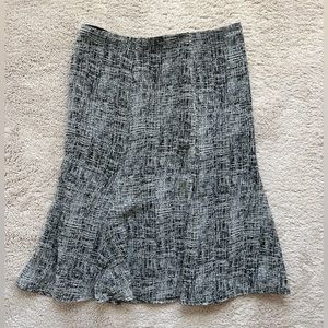 Jones Wear black & white skirt